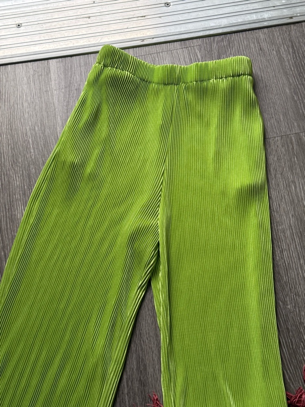 High-Rise Pleated Wide-Leg Pants - Lime Green - Picture 2 of 2